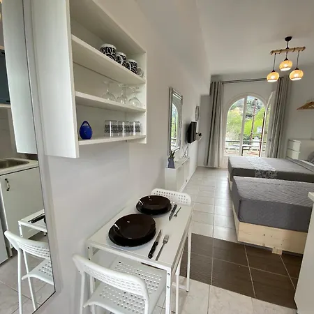 Navy By Likeyourhome With Mountain View Balcony, Near 1 Km, Self Check-in *