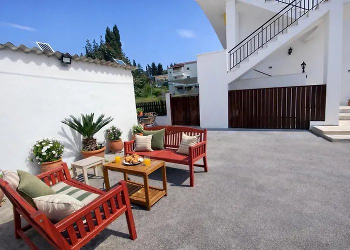 Navy By Likeyourhome With Mountain View Balcony, Near 1 Km, Self Check-in *