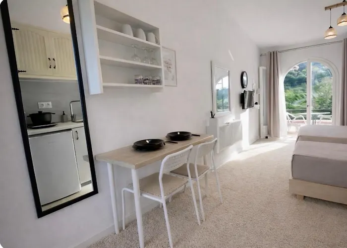 Navy By Likeyourhome With Mountain View Balcony, Near 1 Km, Self Check-in