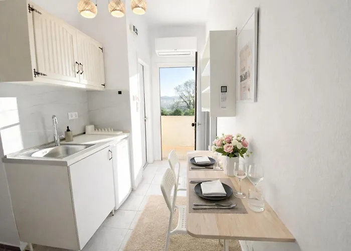 Διαμέρισμα Navy By Likeyourhome With Mountain View Balcony, Near 1 Km, Self Check-in